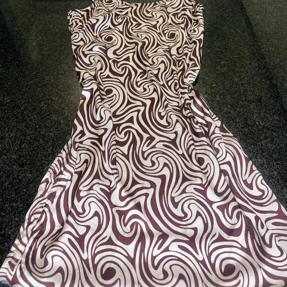 Brown and white dress with swirls (size xl) - Picture 5 of 5